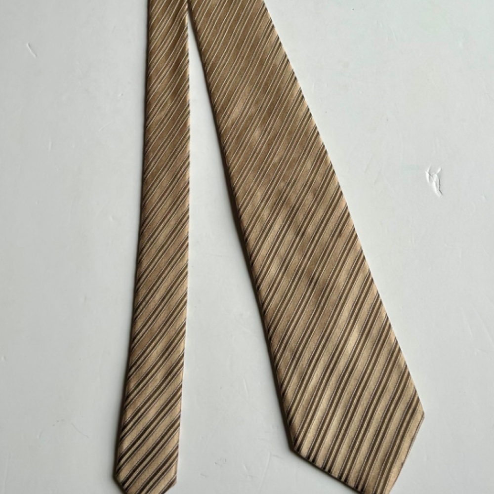 HUGO BOSS golden beige striped   all silk  tie Made in Italy 🇮🇹